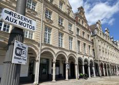 Action Cœur de Ville : la Ville d’Arras, TDF et la Banque des Territoires déploient le Wi-Fi gratuit sur la Grand’ Place d’Arras