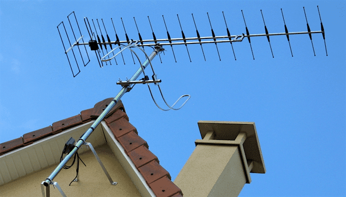 antenne râteau sur un toit