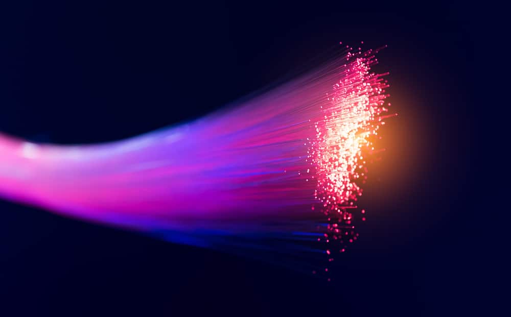 Une fibre optique allumée