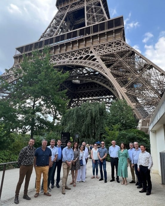 tour eiffel commission verticale