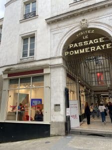 Testez la télévision gratuite sur mobile dans des pop-up stores dédiés, à Nantes et Paris