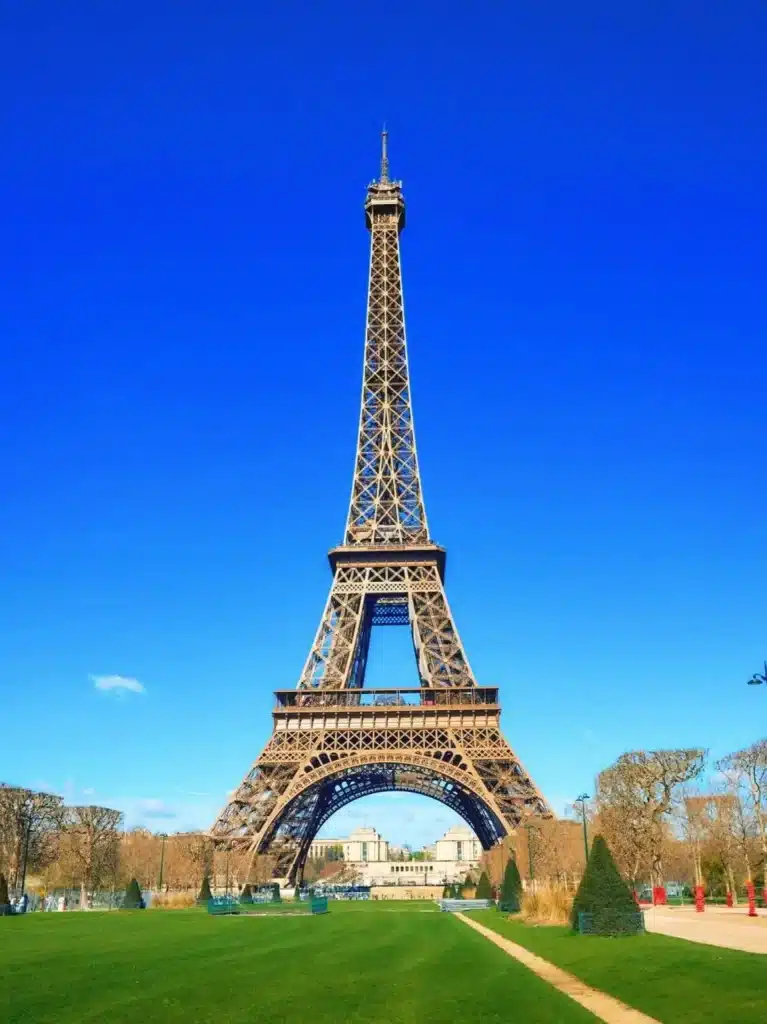 Un réseau mobile privé pour sécuriser les opérations sur le site de la tour Eiffel